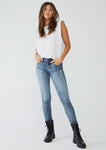 Eunina Bella's skinny jeans are perfect for everyday wear. Crafted with a super high rise waist, this model offers exceptional comfort and superior fit. Their lightweight denim promises a comfortable experience all day long.