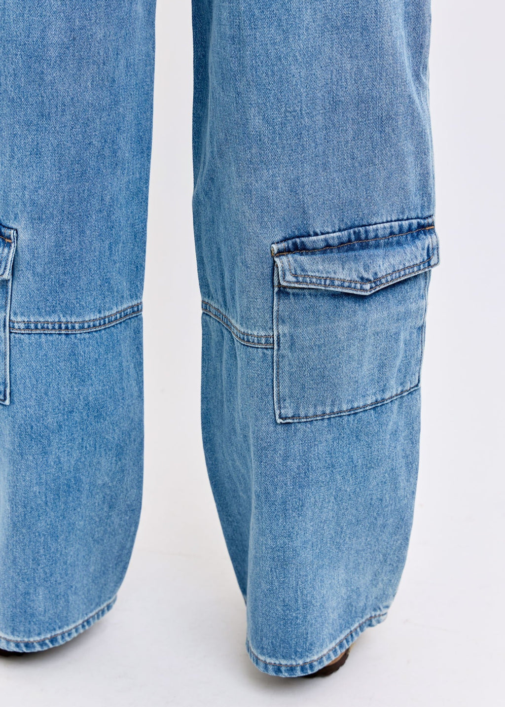 Mid Rise Skater Jean With Multiple Cargo Pockets
