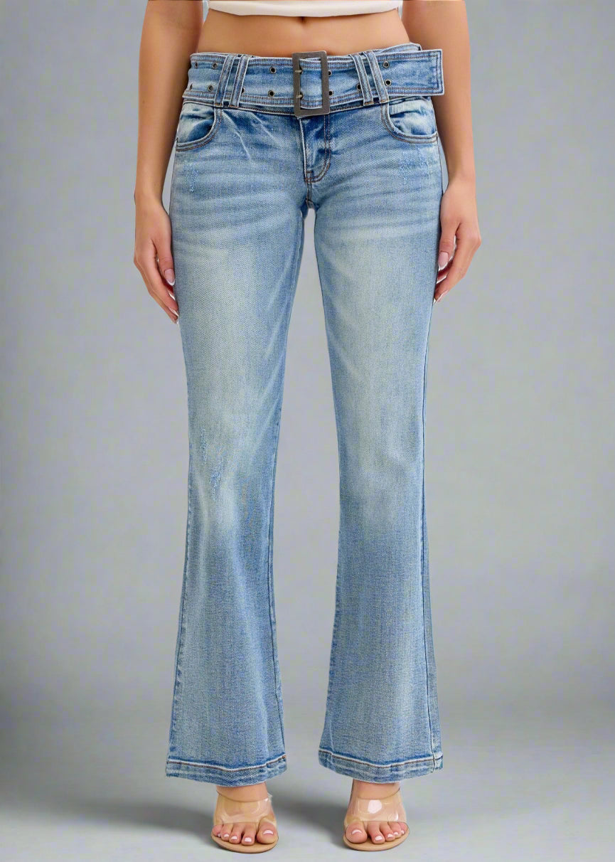 The Low Rise Flare Jean - cut to a low rise with a denim built-in belt, designed to fit super slim through the thigh before flaring from knee to ankle.
