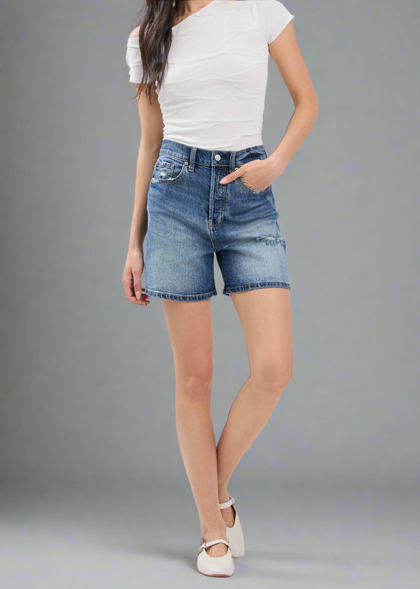 A nod to classic '90s style, the OLIVIA in WOB features an ultra-high rise and relaxed fit for a timeless mom-short silhouette.

- Ultra High Rise (12"): Defines and elongates your figure.
- Longer Inseam (23" Leg Opening / 5" Inseam): Extra coverage for a laid-back, vintage look.
- Comfort Stretch (94% Cotton, 5% Recycled Cotton, 1% Spandex): Sustainable fabric with the perfect amount of give.
- Medium Wash with Destruction: High-low wash and distressed details for a worn-in feel.