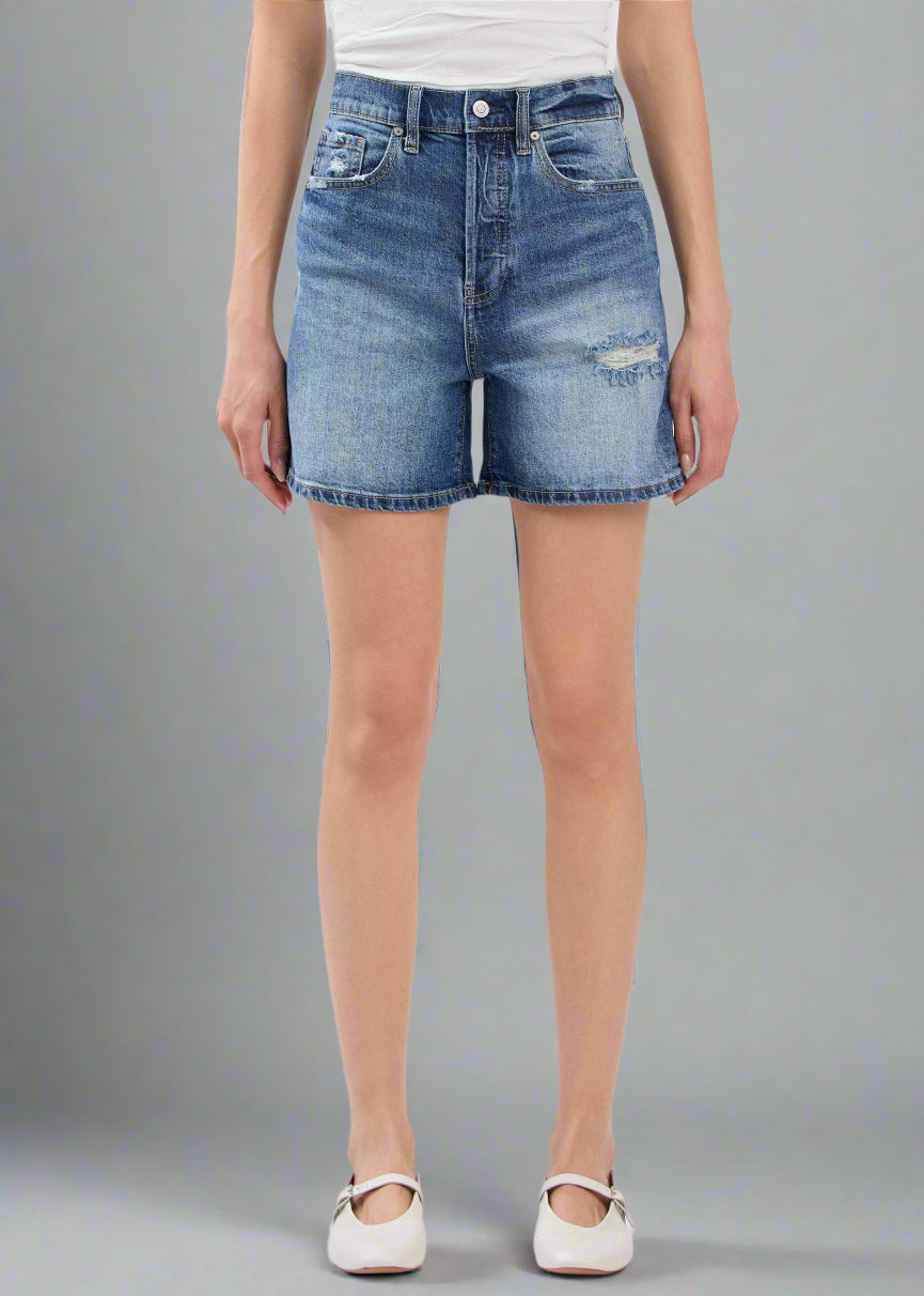 A nod to classic '90s style, the OLIVIA in WOB features an ultra-high rise and relaxed fit for a timeless mom-short silhouette.

- Ultra High Rise (12"): Defines and elongates your figure.
- Longer Inseam (23" Leg Opening / 5" Inseam): Extra coverage for a laid-back, vintage look.
- Comfort Stretch (94% Cotton, 5% Recycled Cotton, 1% Spandex): Sustainable fabric with the perfect amount of give.
- Medium Wash with Destruction: High-low wash and distressed details for a worn-in feel.