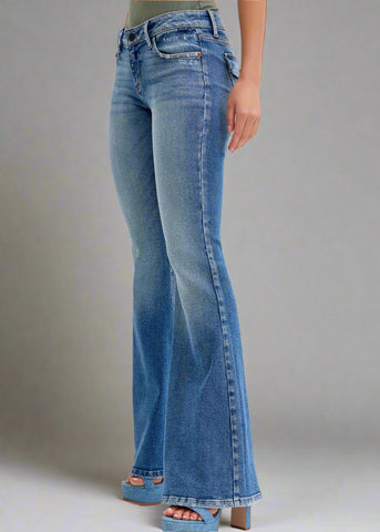 Low-Rise Super Flare
Belt loops + Zip fly
Medium denim 
Import
Rise:7 3/4" Inseam 33"
Fabric Content: 94% Cotton,4% Polyester,2% Spandex
Show Less
Fabric Contents
 94% Cotton,4% Polyester,2% Spandex
