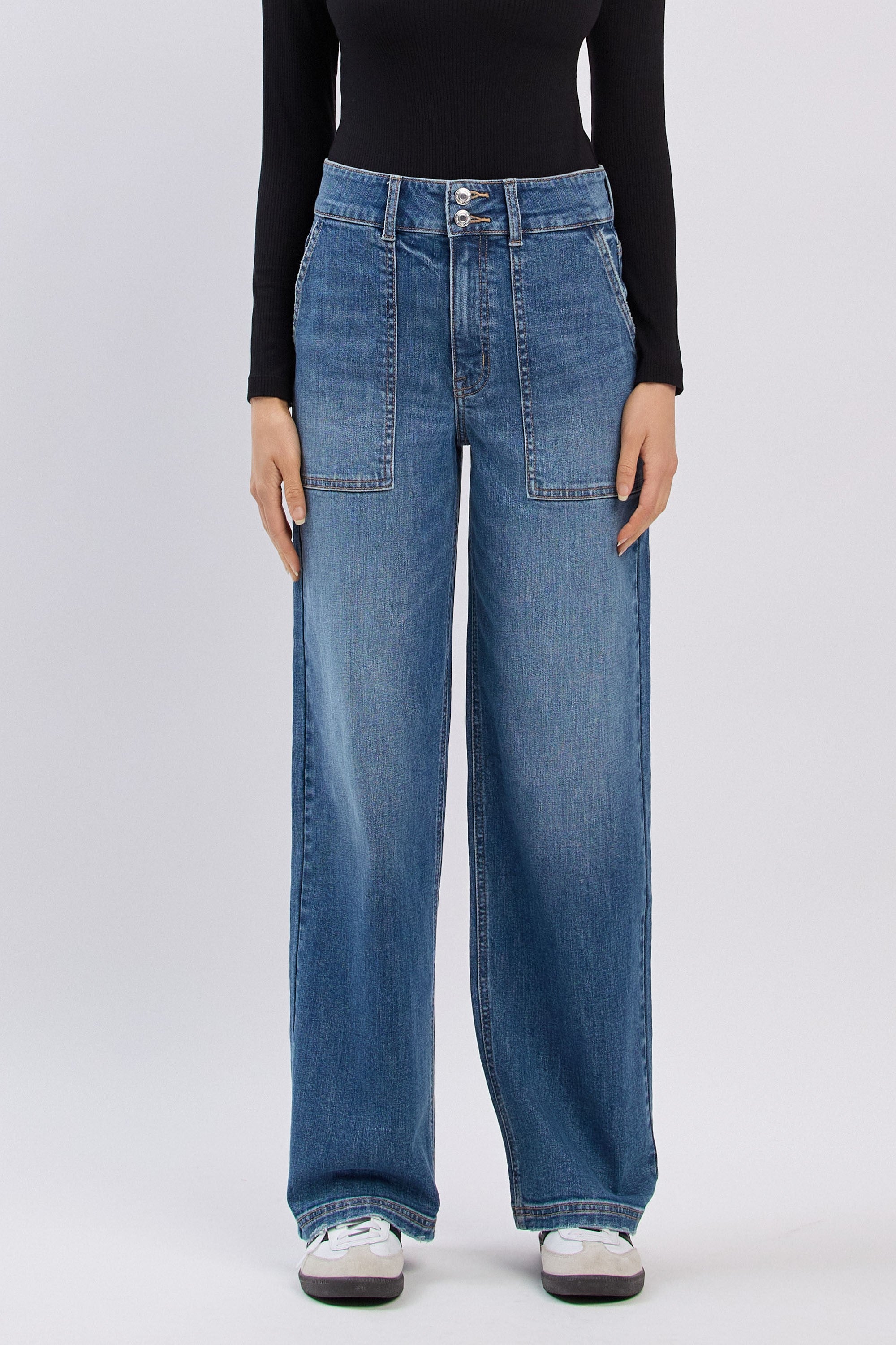 The RYDER baggy jean in MESSY combines effortless style with unmatched comfort and wash character.						
	 - Super High Rise: Flattering 11" rise that  hugs your waistline.					
	 - Perfect Baggy Fit: Relaxed through the hips with a loose 19" leg opening and 31" inseam.					
	 - Premium Fabric Blend: Crafted from 99% cotton for rigid denim look and 1% Lycra for comfort.					
	 - Signature MESSY Wash: Medium blue with slub texture, offering timeless appeal and unique detail.					
	- Versatility: Pairs seamle