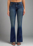 lady wearing jeans